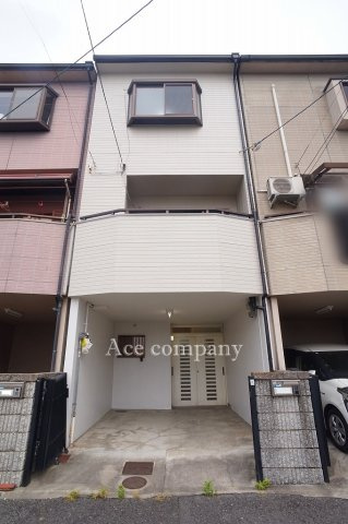 【外観】 | 東大阪市若江南町2丁目 | 【前道幅員約6ｍ☆H8年築☆外壁塗装、屋根塗装済み☆】ローン返済目安：月々約44211円（頭金0円、変動金利0.875％、返済期間35年、ボーナス払い無しで試算しています）