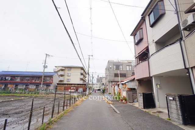 【前面道路含む現地写真】 | 東大阪市若江南町2丁目 | 【前面道路：ゆったり幅員約6ｍ☆（歩道付）】