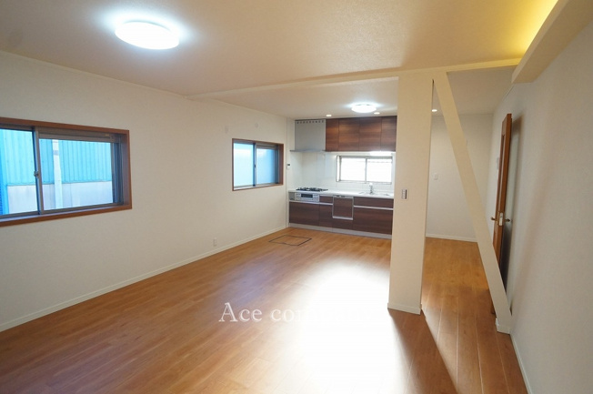 【居間・リビング】 | 東大阪市御厨東1丁目 | 【LDK：約17帖】