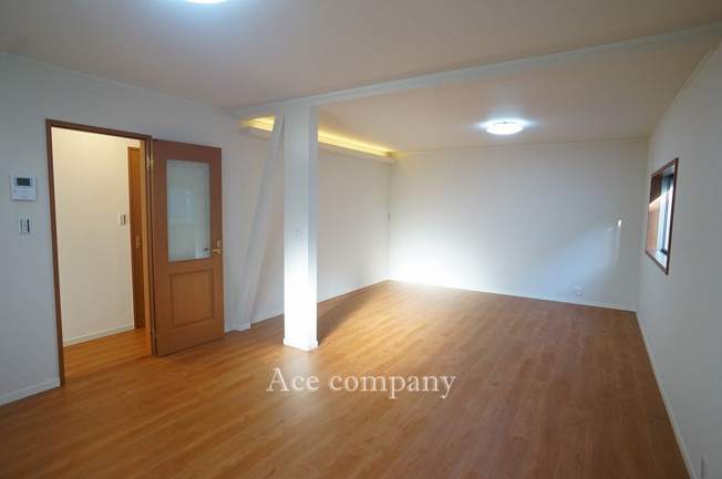 【居間・リビング】 | 東大阪市御厨東1丁目 | 【LDK：約17帖】