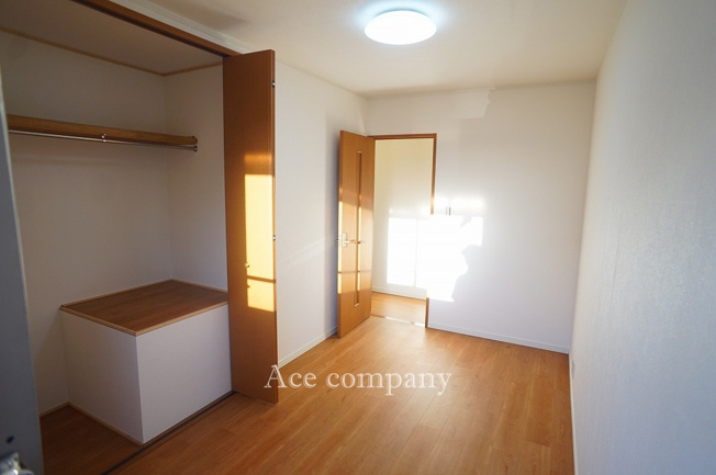 【子供部屋】 | 東大阪市御厨東1丁目 | 【2階：洋室5帖】クローゼット完備です♪