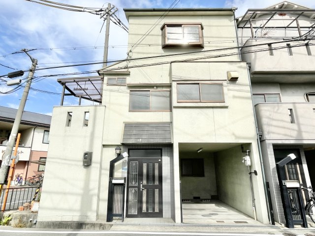 寝屋川市中木田町　中古一戸建て