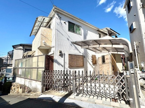 松丘町　中古一戸建ての外観|新しい生活にいかがでしょうか？外観はお住まいの顔になります。こだわりたいポイントですね。外壁塗装や屋根塗装のご相談も承っております。
■現地内覧・資金計画相談・住宅ローン相談もお問合せ受付中■
