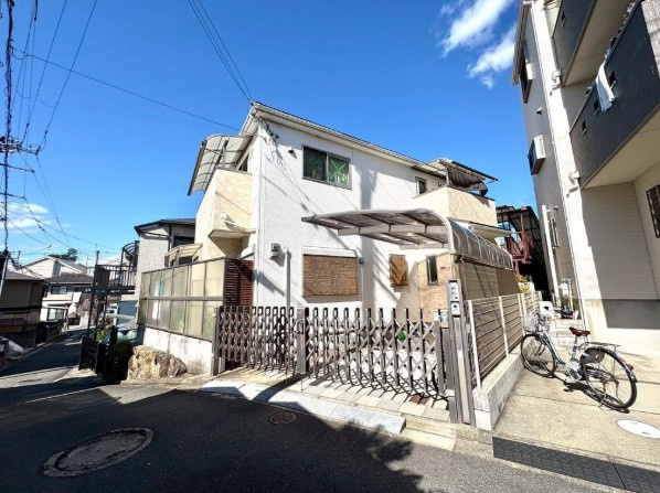 松丘町　中古一戸建ての前面道路含む現地写真|■物件内覧・資金計画相談・住宅ローン相談、リフォーム相談、お問合せ受付中■
※当日・翌日のご内覧、ご相談はお電話でのお問合せがスムーズです！