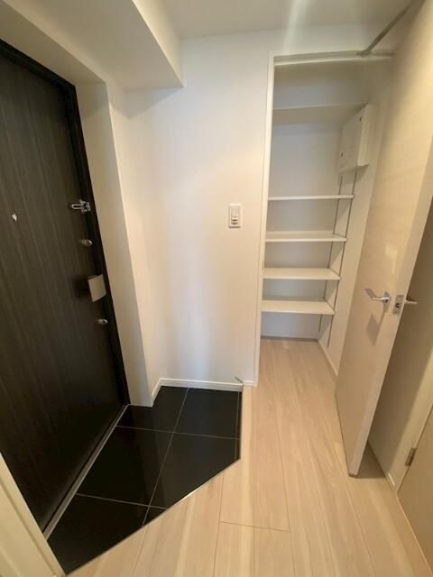 メイクス上野の玄関