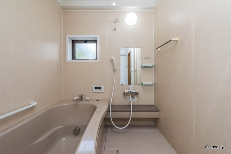 グリーンコート上松の浴室|お風呂　追い焚き付きです。一坪タイプで広々です。