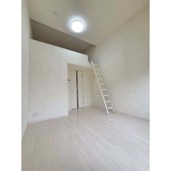 STAGE豊田本町　名古屋市賃貸　仲介手数料無料の居間・リビング