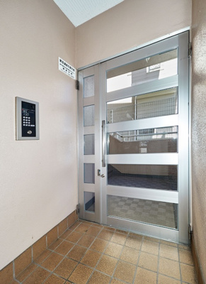 【セキュリティ】 | リバーサイド樫の木 | エントランスドアはオートロックです。