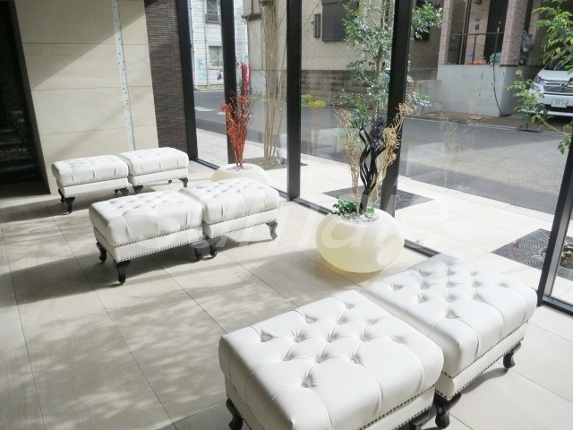 エルフォルテ赤羽西のロビー|光が差し込むロビー部分です♪