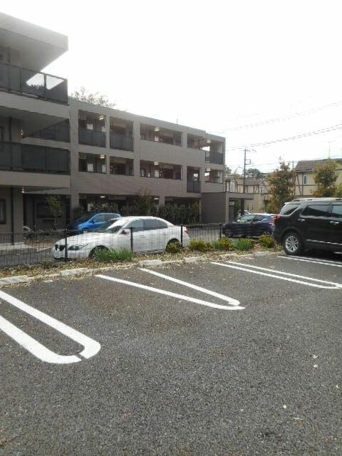 ラヴィアンローズＢの駐車場|車をお持ちの方に嬉しい駐車場付きの物件です