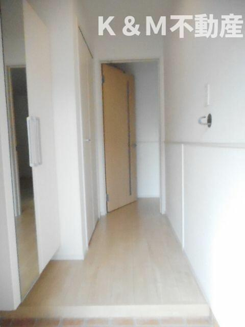 ラヴィアンローズＢの玄関|きれいな玄関です