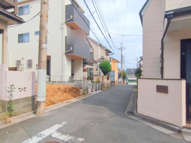 富士見市関沢３丁目の売地の前面道路含む現地写真|閑静な住宅街で住環境良好です。