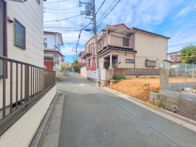 富士見市関沢３丁目の売地の前面道路含む現地写真|南東側約4m公道
