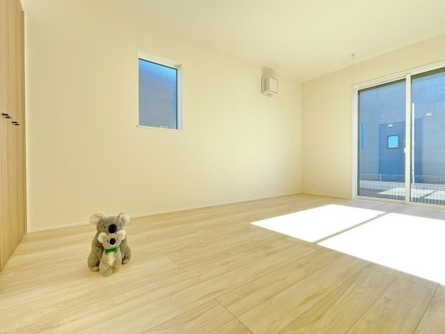 【洋室】 | 高崎市江木町　新築住宅 | さまざまにカスタマイズしていただけるシンプルなデザインの内装。ご自身で素敵な空間を創り上げられます。