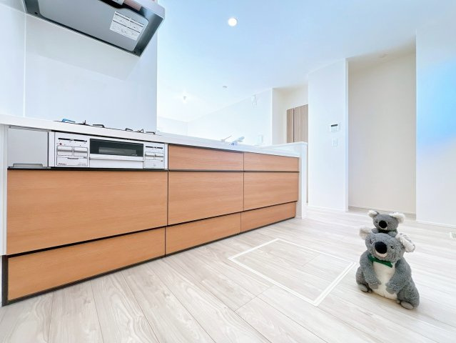 【キッチン】 | 高崎市江木町　新築住宅 | 休日は家族でクッキング。皆で楽しく作るお料理は愛情たっぷりのごちそうに。キッチンで過ごす家族時間はプライスレス。