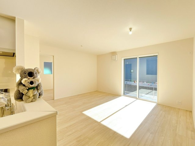 【居間・リビング】 | 高崎市江木町　新築住宅 | 気がづけば家族が集まって楽しい会話と食事が始まる。皆で笑って過ごす幸せ溢れるリビング。