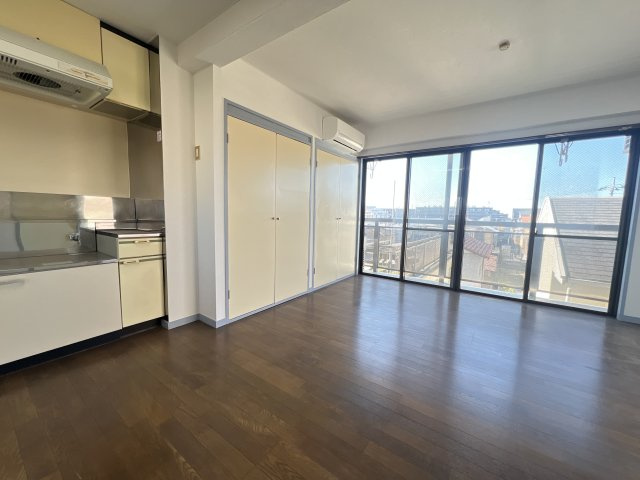 峰正ハイツの洋室