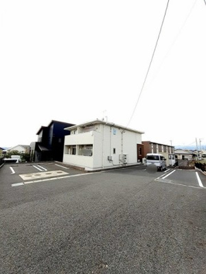 【駐車場】 | シュエット | 車をお持ちの方に嬉しい駐車場付きの物件です