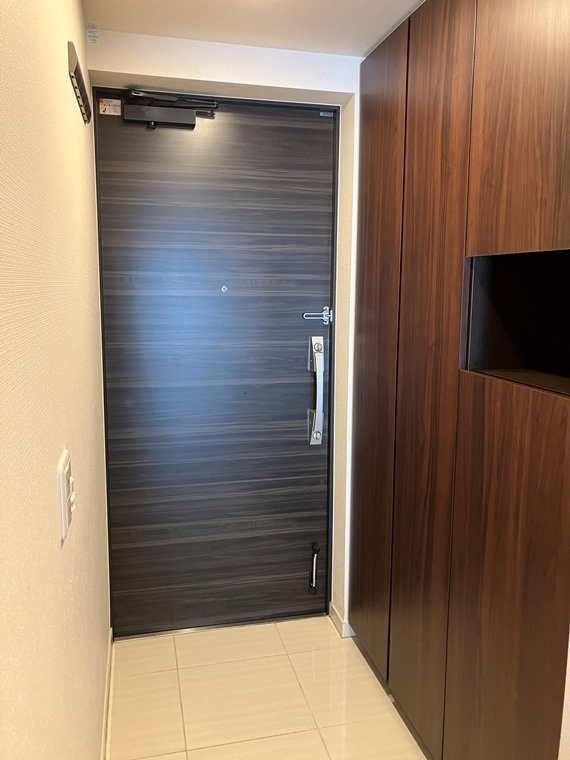 プラウド浦和常盤サンクアージュの玄関