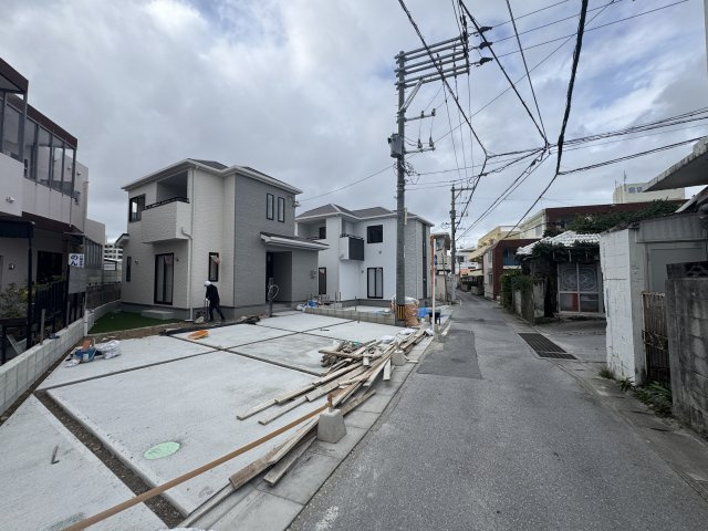 那覇市識名（全2棟）ラストA号棟の前面道路含む現地写真|※東側公道4m♪