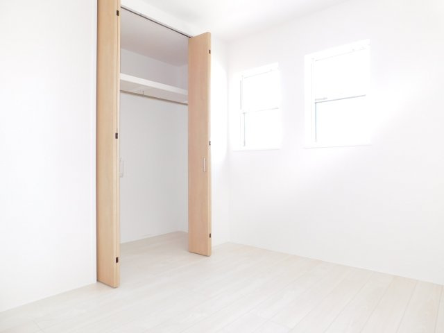 清須市西枇杷島町古城１丁目の新築一戸建の洋室|◇洋室◇　明るい洋室５．２帖　全居室収納完備♪