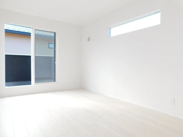 清須市西枇杷島町古城１丁目の新築一戸建の洋室|◇洋室◇　　南面で明るい洋室７．２帖　ウォークインクローゼット完備♪　バルコニー利用可！