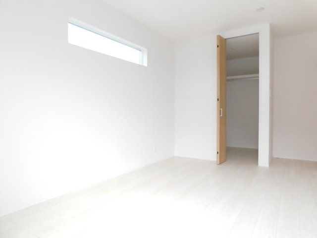 清須市西枇杷島町古城１丁目の新築一戸建の洋室|◇洋室◇　　南面で明るい洋室７．２帖　ウォークインクローゼット完備♪　バルコニー利用可！　