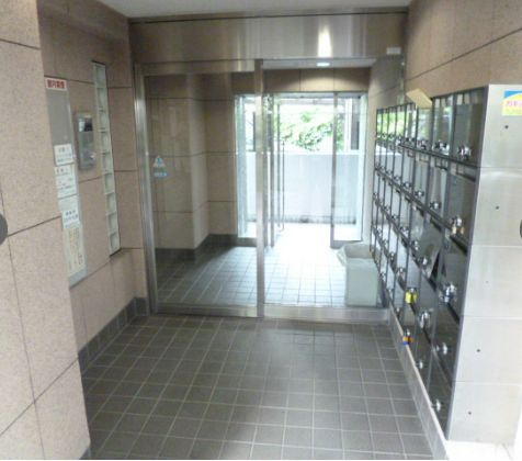 スカイコート文京小石川のエントランス