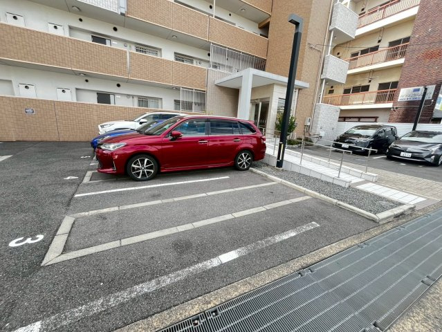 ソシア千里丘の駐車場