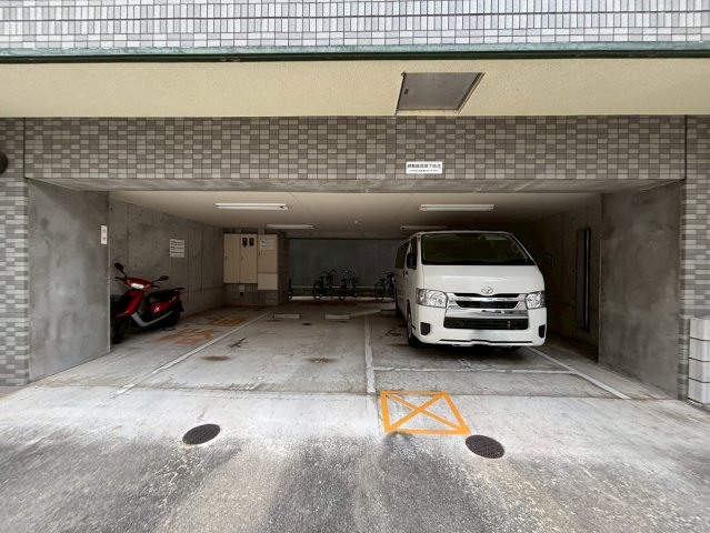 メゾンドサクラ大阪の駐車場