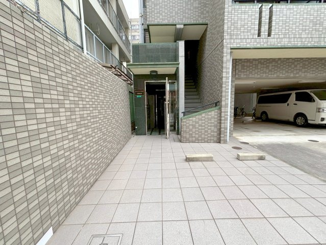 メゾンドサクラ大阪のエントランス