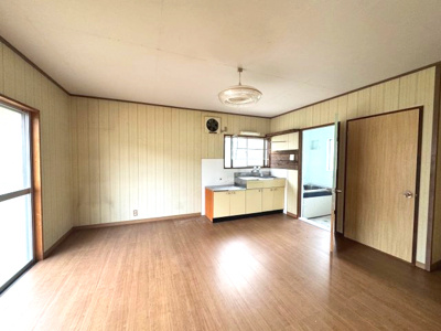 【居間・リビング】 | 鉾田市大竹　中古戸建　4LDK