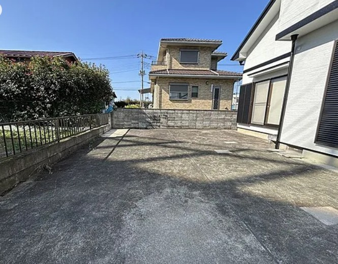 【中古】比企郡川島町三保谷宿リフォーム中古住宅の駐車場