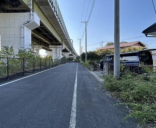 【中古】比企郡川島町三保谷宿リフォーム中古住宅の前面道路含む現地写真