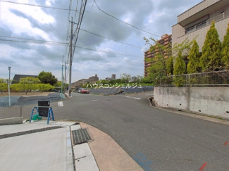 【前面道路含む現地写真】