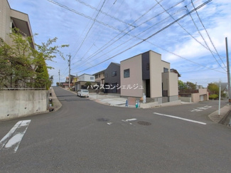 【前面道路含む現地写真】