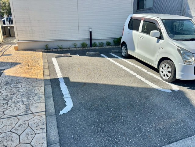 サウスエレガンスの駐車場