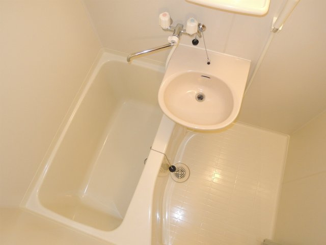 レオパレスフィオーレ月寒の浴室|浴室乾燥機付き