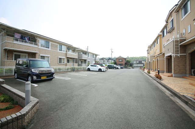 ラフィナートDの駐車場