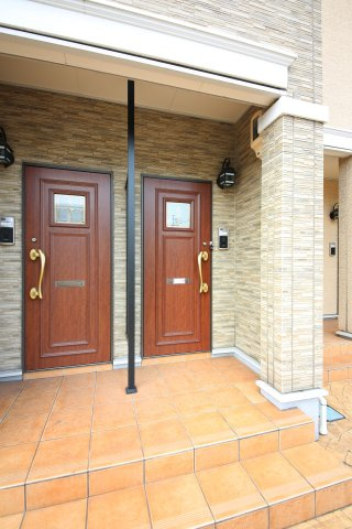 ラフィナートDの玄関