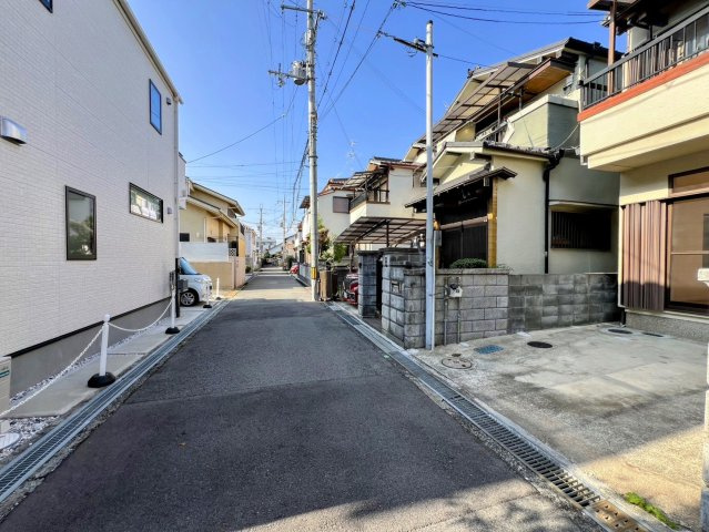 荻野4丁目の前面道路含む現地写真