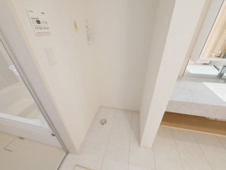 【ランドリースペース】 | 甲斐市篠原 オール電化新築全3棟 2号棟 全室南向 車並列3台 | 洗面台横にはランドリースペース