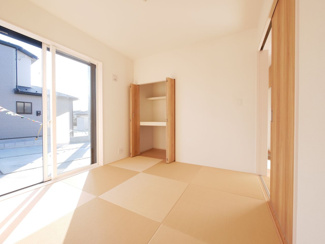 【和室】 | 甲斐市篠原 オール電化新築全3棟 2号棟 全室南向 車並列3台 | 1階4.5帖洋風和室