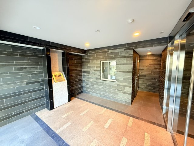 リシュブール四つ木のエントランス|共用部・エントランス