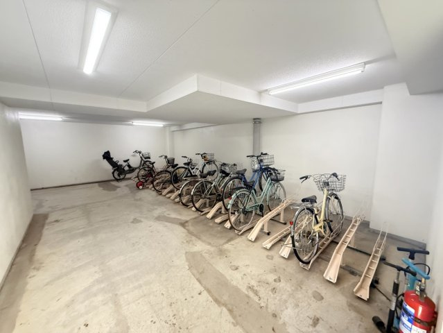 リシュブール四つ木の駐輪場|共用部・駐輪場