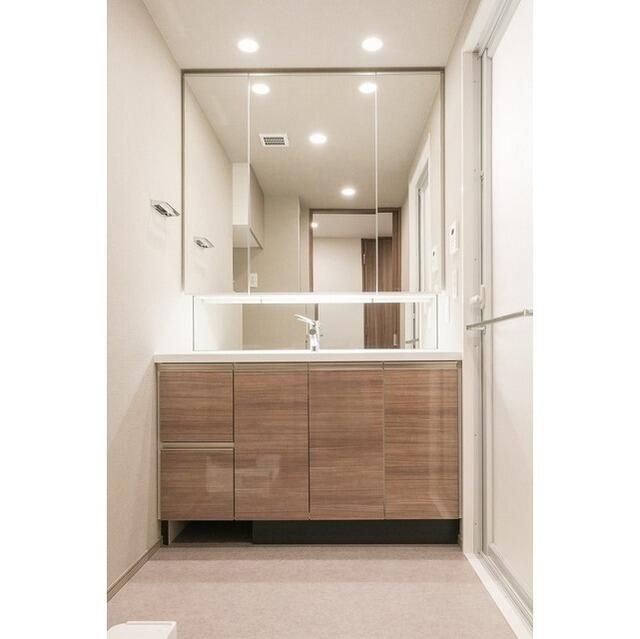 コンフォリア東上野の独立洗面台