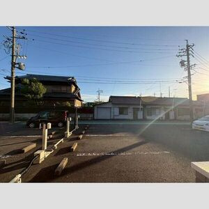 加島ハイツの駐車場