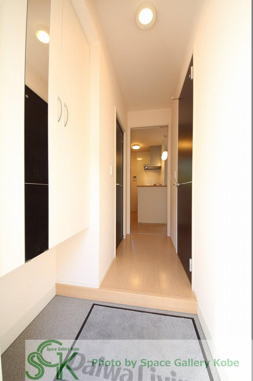 ウィット垂水の玄関|※お部屋により仕様が異なる場合があります。
