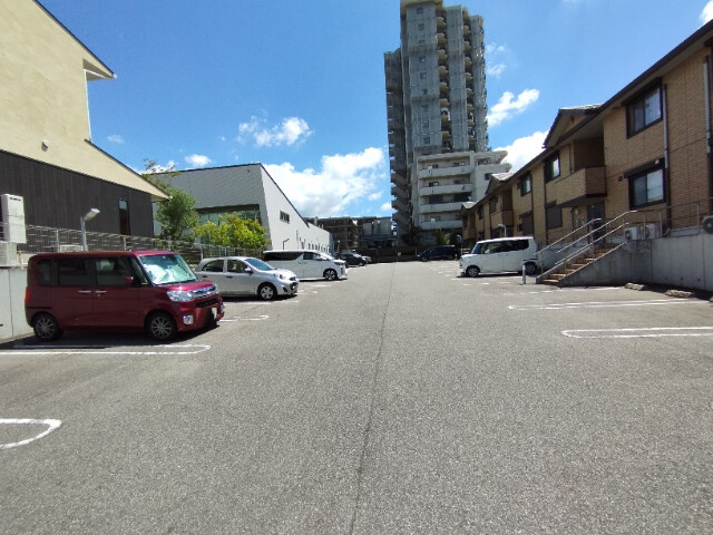 レジデンスコーワの駐車場