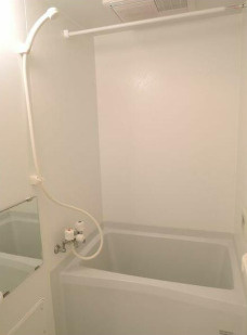 【浴室】 | フローラ松が丘 | 浴室乾燥機付きバス。